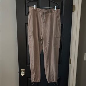 Women’s GapFit Tan Cargo Pants size L excellent condition